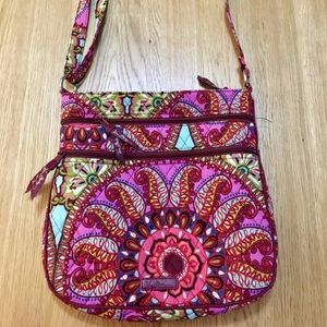 VERA BRADLEY Resort Medallion Triple Zip Hipster
